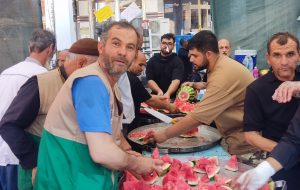 خدمترسانی موکب عاشقان امامرضا نیشابور به زوار اربعین خدمترسانی موکب عاشقان امامرضا نیشابور به زوار اربعین